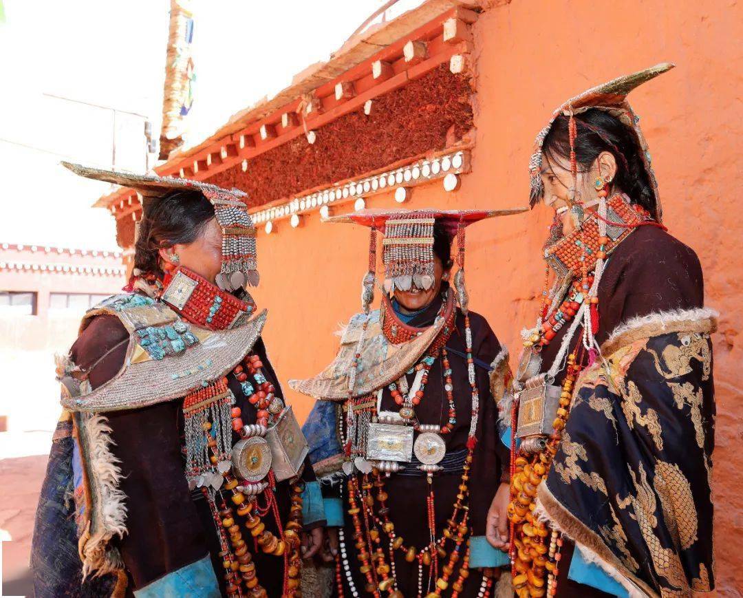 藏族服饰图片_藏族服饰图片女装_藏族服饰图片男